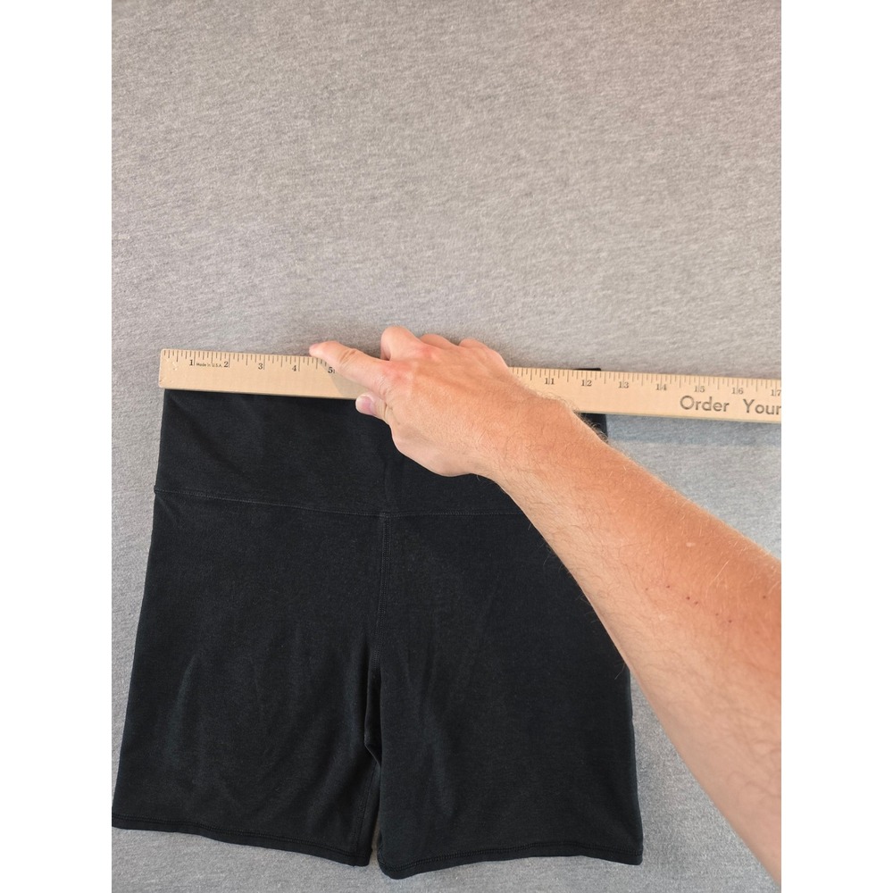 Vuori Elevation Shorts Womens Medium Black High Rise 5" Inseam VW371 Performance - Picture 8 of 11